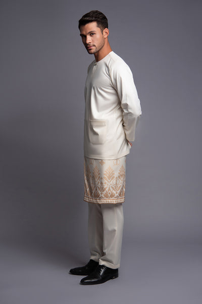 Malek in Cream
